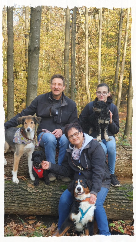 Familie Barzik… bestehend aus Ernst (50), Angela (51), und Lenya (15) Familie Barzik… bestehend aus Ernst (50), Angela (51), und Lenya (15)