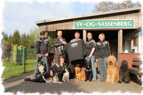 Übergabe Trainingsjacken